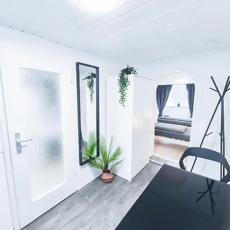 아파트 Alfa 2 Betten Wlan Kueche Bad